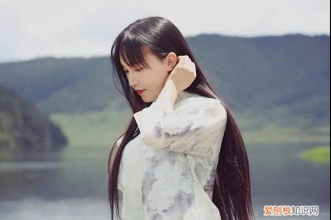 壁咚就是亲的意思吗 壁咚是什么意思啊?