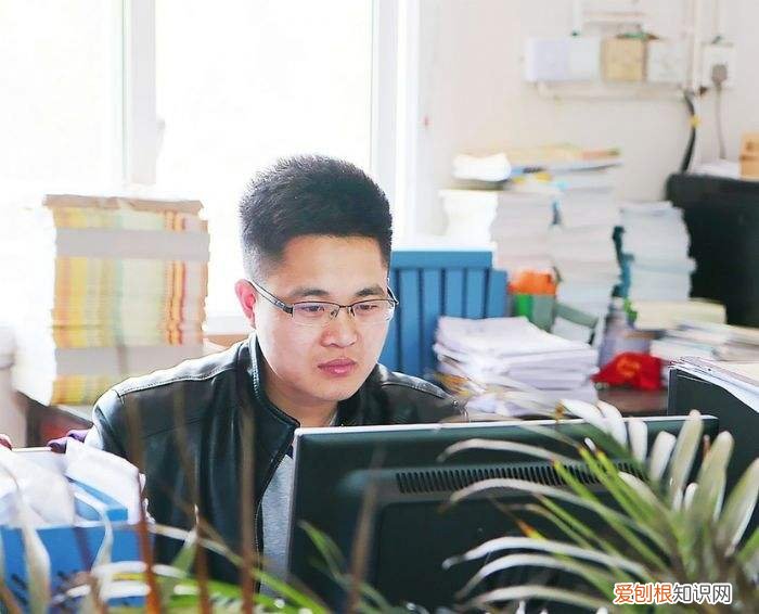 中小学男教师比例 为什么中小学中男教师比女教师少