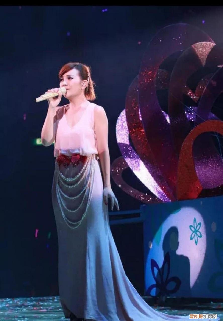 十大悲伤情歌排行 那些把人唱哭的伤感爱情歌曲