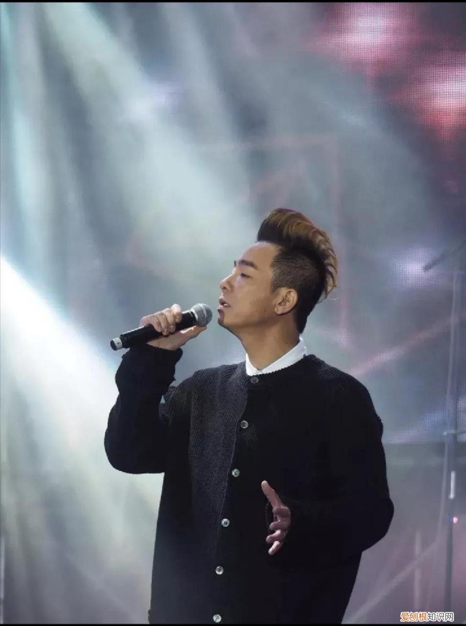 十大悲伤情歌排行 那些把人唱哭的伤感爱情歌曲