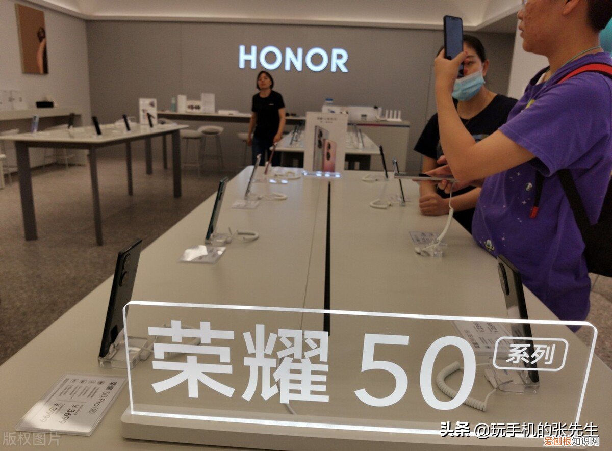 华为和荣耀哪个性价比高 华为和荣耀建议买哪个