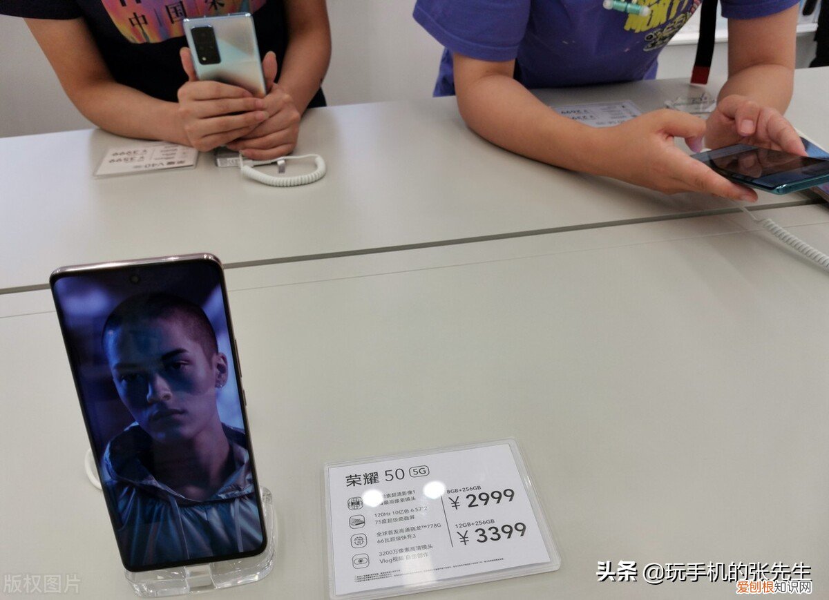 华为和荣耀哪个性价比高 华为和荣耀建议买哪个