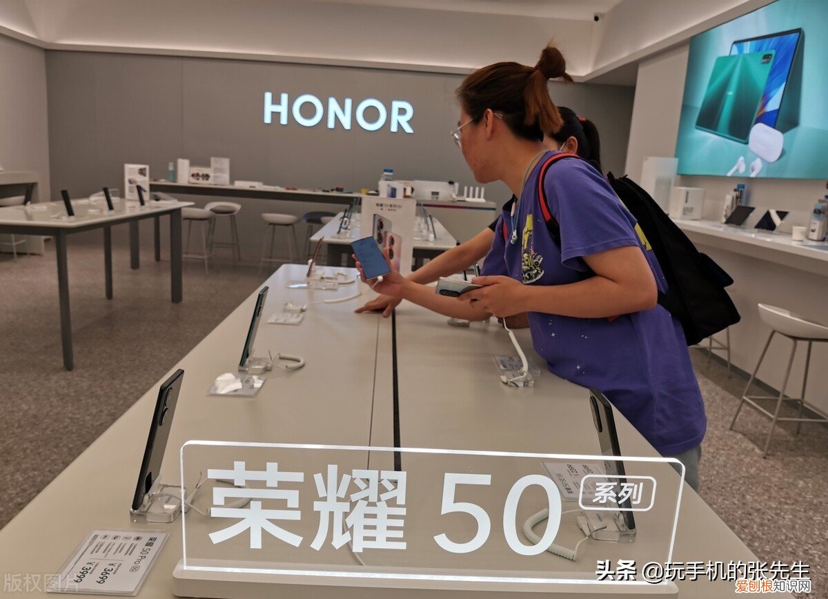 华为和荣耀哪个性价比高 华为和荣耀建议买哪个