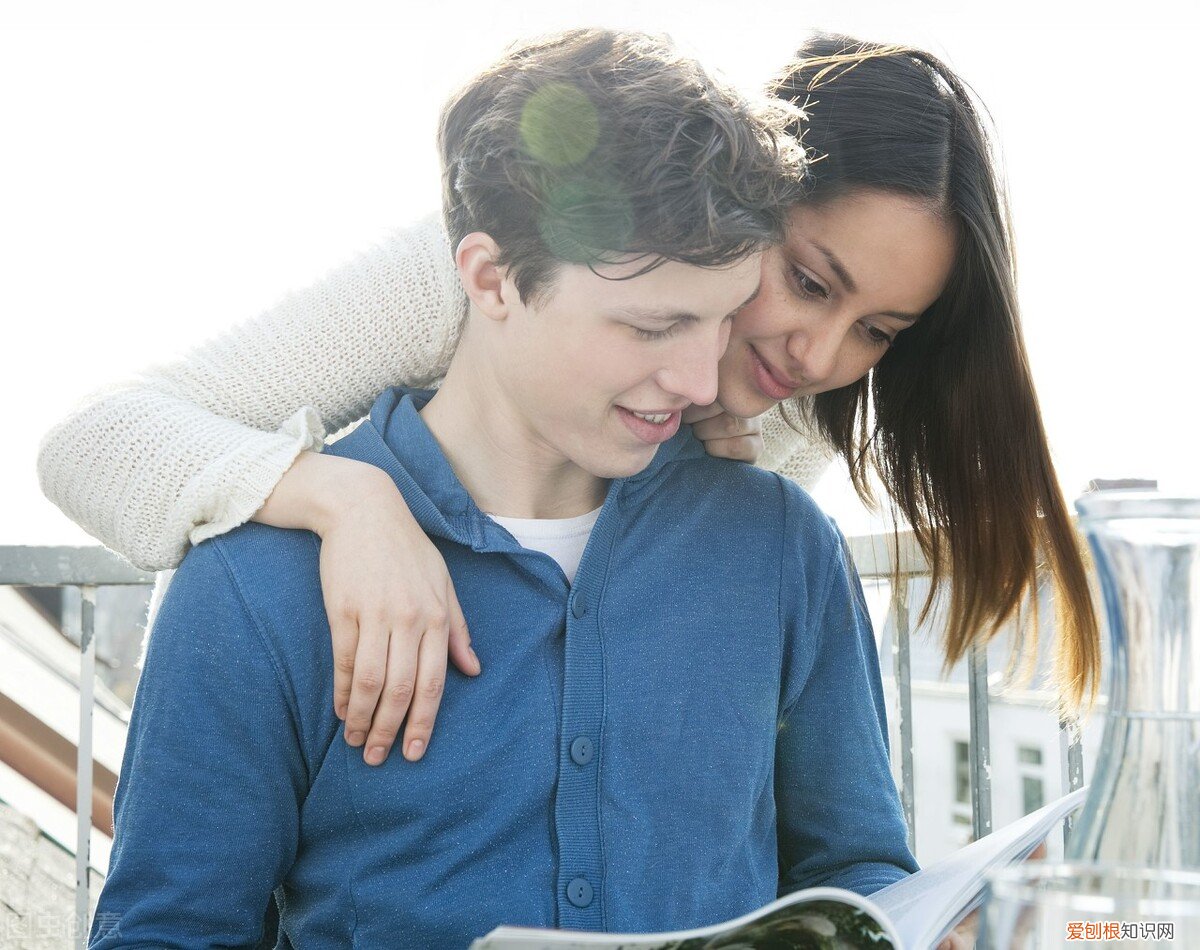 所谓的红蓝知己，就是“遮丑布” 红颜知己和蓝颜知己的区别