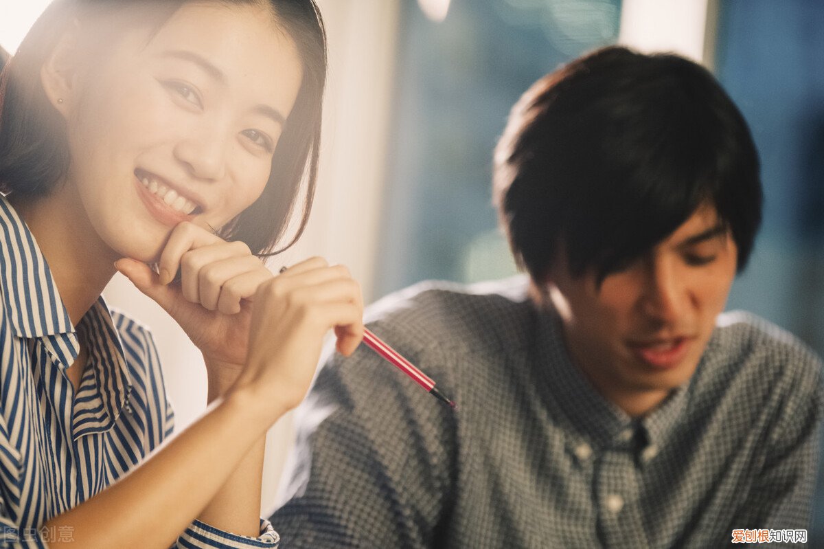 所谓的红蓝知己，就是“遮丑布” 红颜知己和蓝颜知己的区别