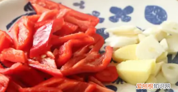 家常菜白菜炖粉条的做法，白菜炖粉条怎么做好吃又简单