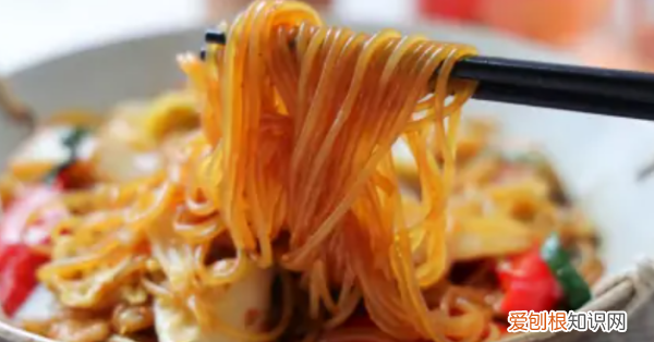 家常菜白菜炖粉条的做法，白菜炖粉条怎么做好吃又简单