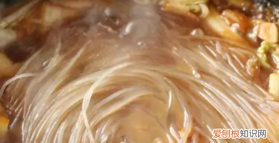 家常菜白菜炖粉条的做法，白菜炖粉条怎么做好吃又简单