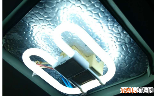 怎么换灯泡安全，卫生间的灯泡坏了如何更换