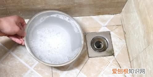 卫生间排气扇越抽越臭是什么原因 为什么卫生间排气扇越抽越臭