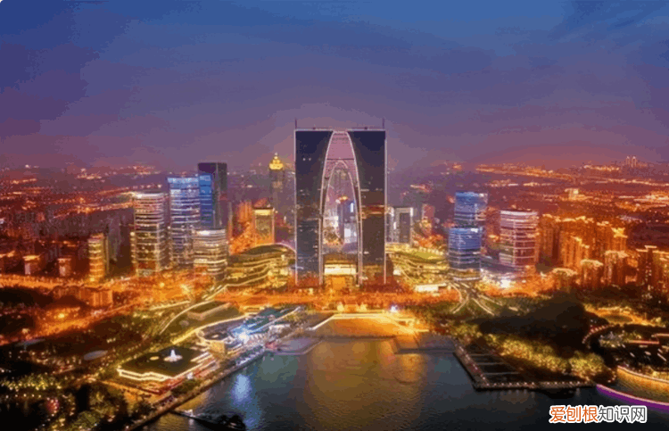 低于300万人全面取消落户限制 2022年户籍全面取消限制