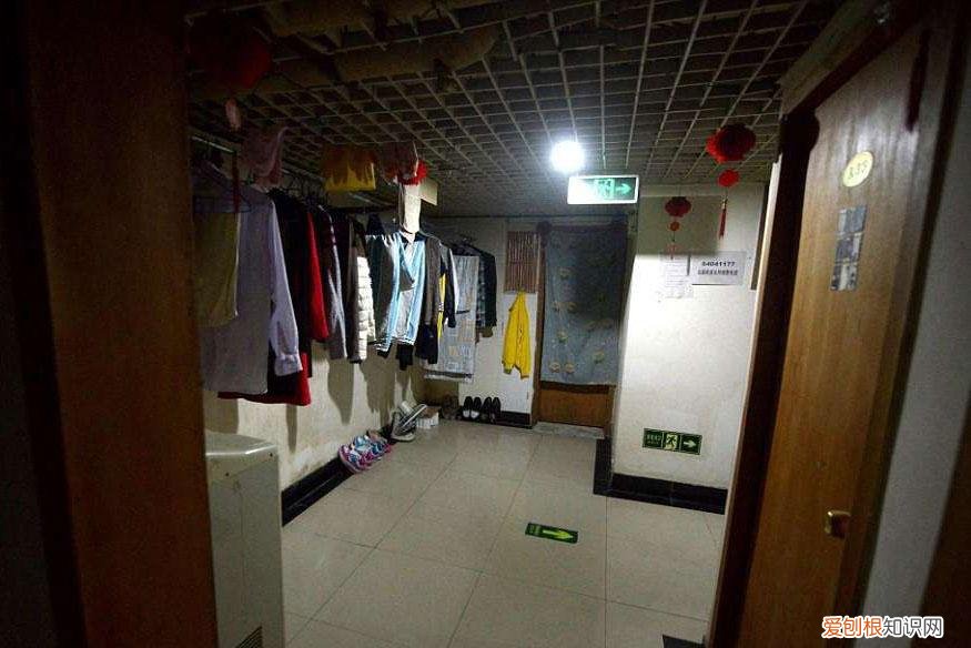 五种房子越住越穷小心别被坑,大门对窗漏财 五种房子越住越穷