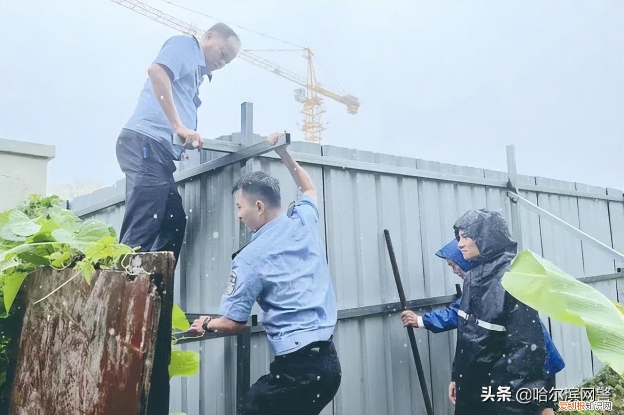 南方暴雨今天达到高峰 有人逆行撑起“安全伞”