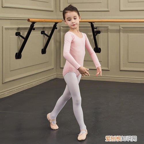 为什么舞蹈生下面都是突出的?芭蕾舞动作为什么会露出底裤