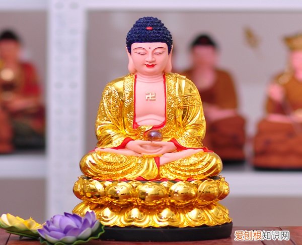 乐山大佛是实心的还是空心的？附：乐山大佛不能拜的原因