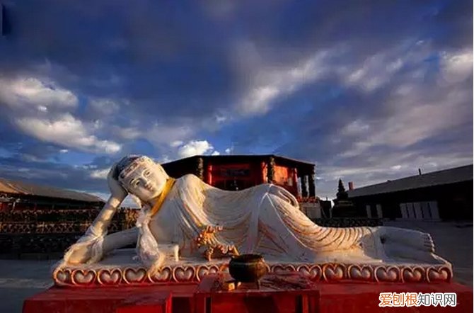 乐山大佛是实心的还是空心的？附：乐山大佛不能拜的原因