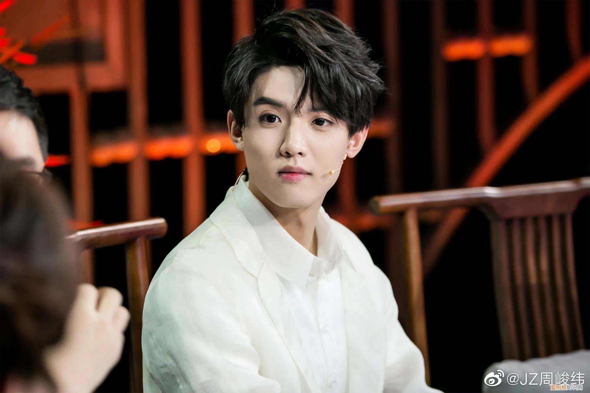 英年早婚的他惊到了不少人 周峻纬老婆唐宁资料