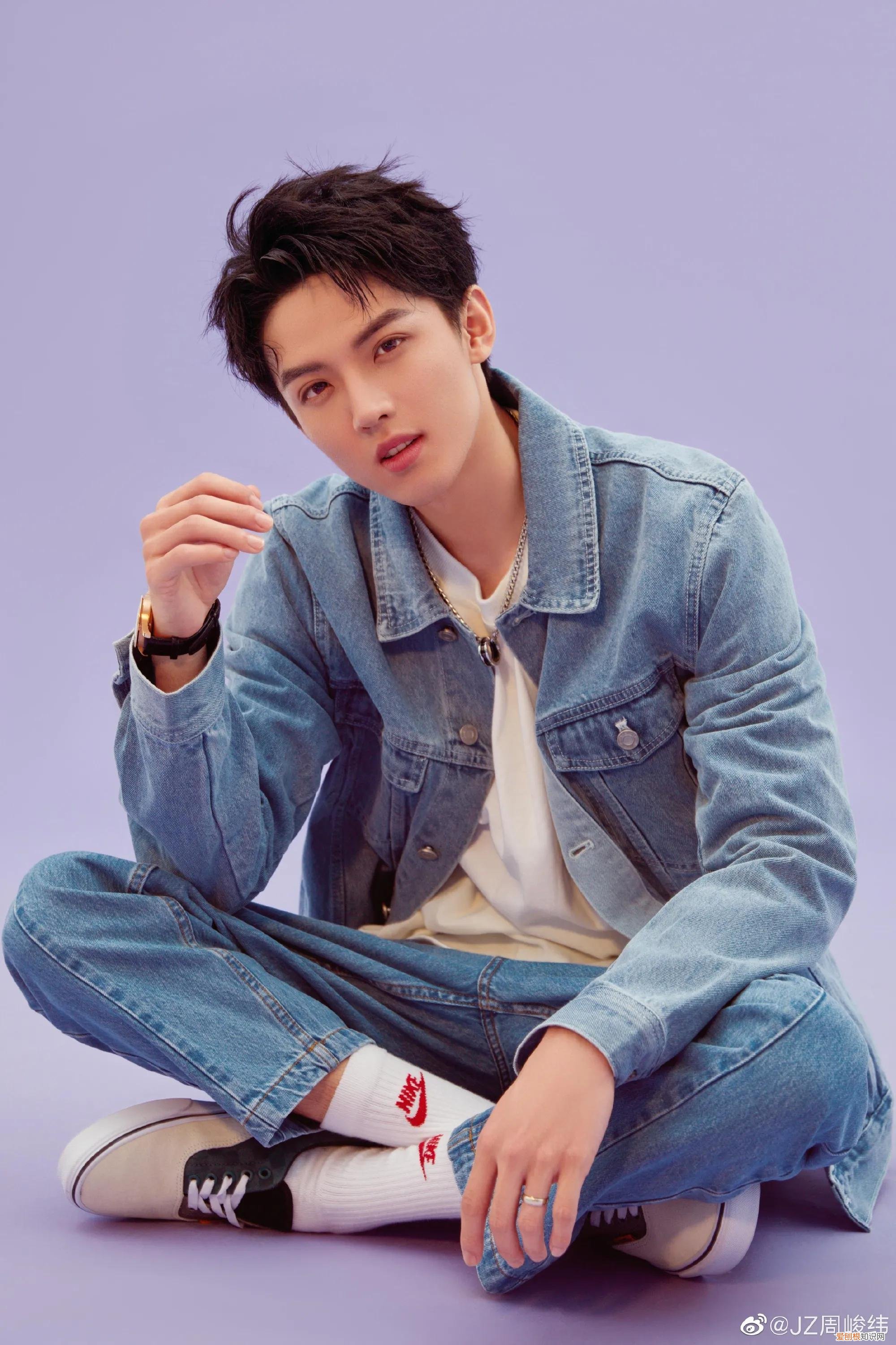 英年早婚的他惊到了不少人 周峻纬老婆唐宁资料