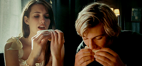 谈恋爱男生为什么会越来越丑,女人谈恋爱变丑的原因