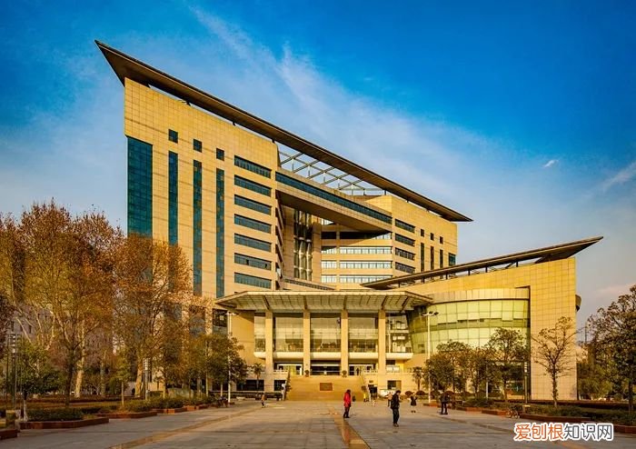 湖北大学属于重点大学吗，湖北大学怎么样是几本