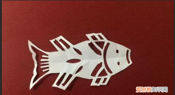 怎么剪出简单的小鱼窗花,小鱼剪纸的简单剪法步骤