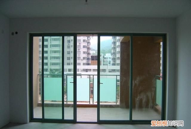 阳台下水管周围渗水应该怎么办 阳台下水管周围渗水应该咋办