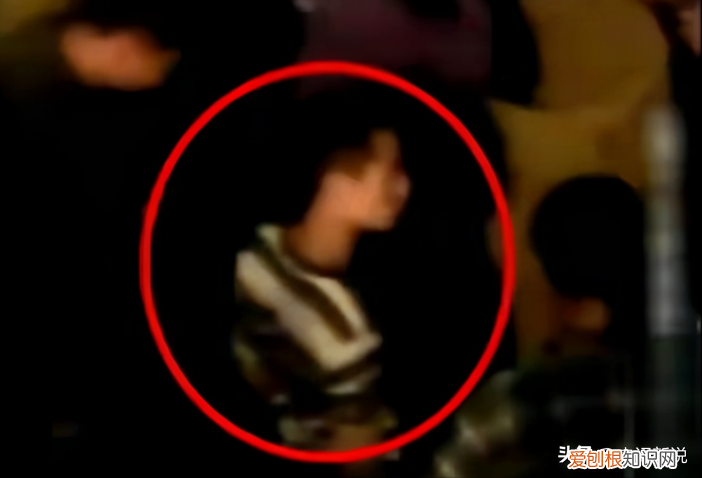 14年，河北2岁男童不慎跌入机井，仇家冒死相救，如今世仇成干爹