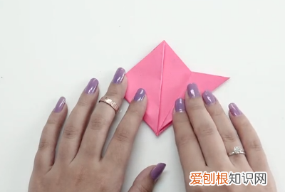 用纸做花朵的手工制作，怎么用纸做五个花瓣的纸花