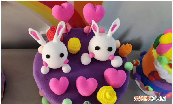 橡皮泥手工毛毛虫的做法，怎么用彩泥做小动物视频