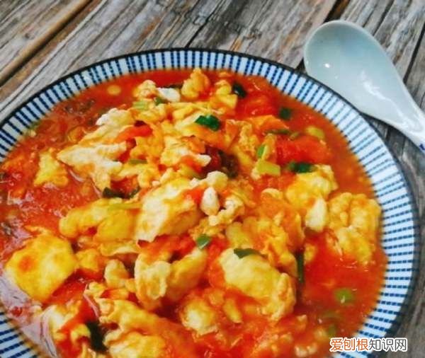 番茄炒蛋怎么炒出汁水，西红柿炒鸡蛋如何出汁出的多