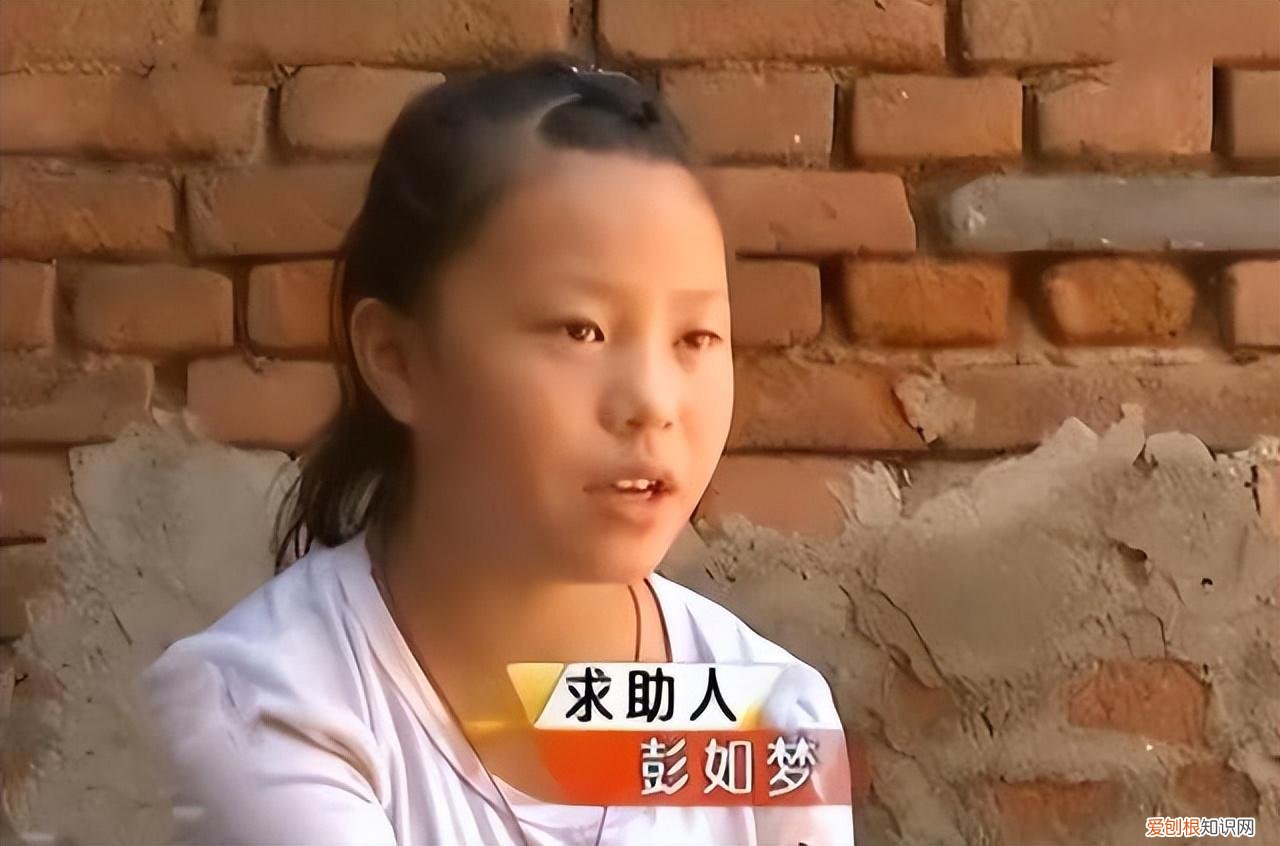 19年河北8岁男孩被父亲关进黑屋，哭声令人心碎，父亲：心如刀割