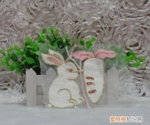 毛巾绣花和平绣有什么区别，小毛巾绣制版 什么是毛巾绣