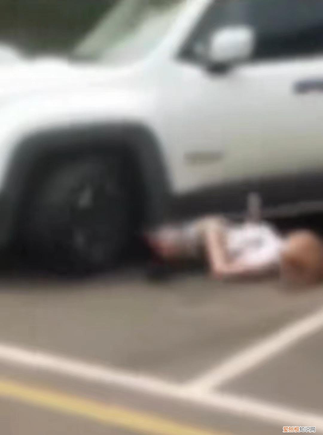 唐山一男子驾车撞倒碾压女友致其死亡，他们之间发生了什么恩怨？