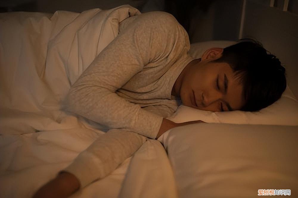 早上空腹喝水，比不吃早餐的危害大？听听医生怎么说