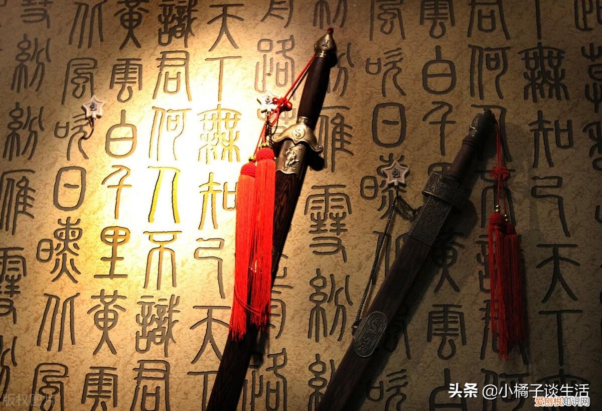 俗语“院中不栽三树,客厅莫挂三物”分别指的是哪些?