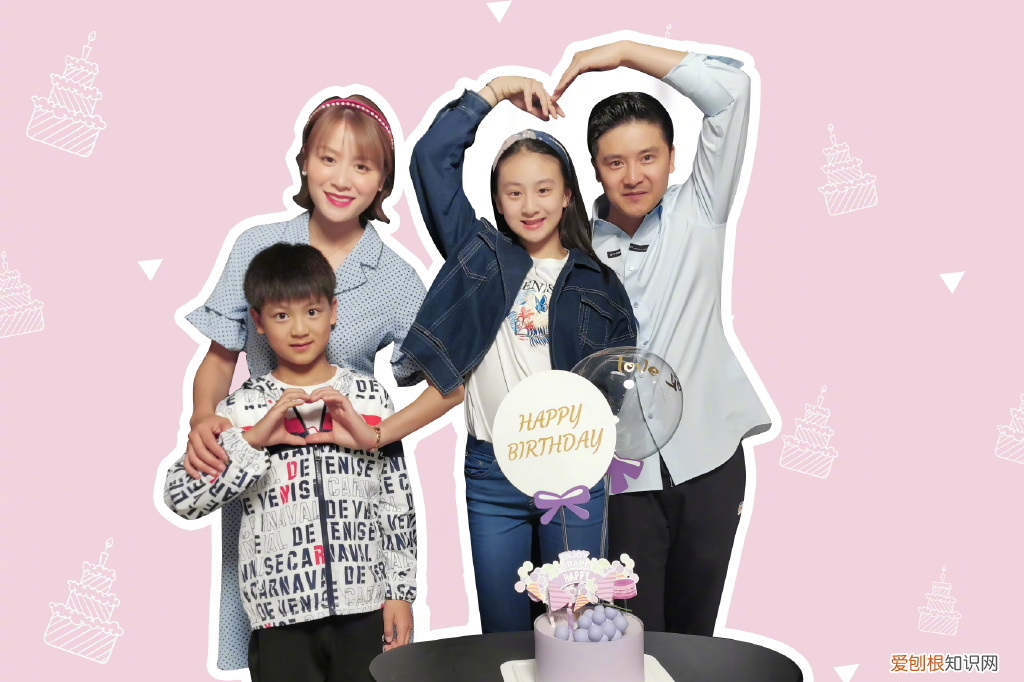 甜馨彻底长成李小璐翻版!祖孙三代同框,明星姥姥极简风最高级