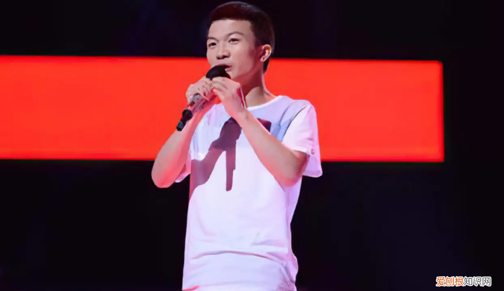 周深的声音听起来像女生 周深是男的还是女的