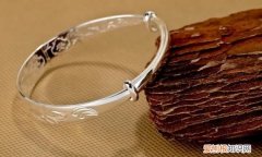 银手镯戴哪只手好，戴银手镯戴哪只手好