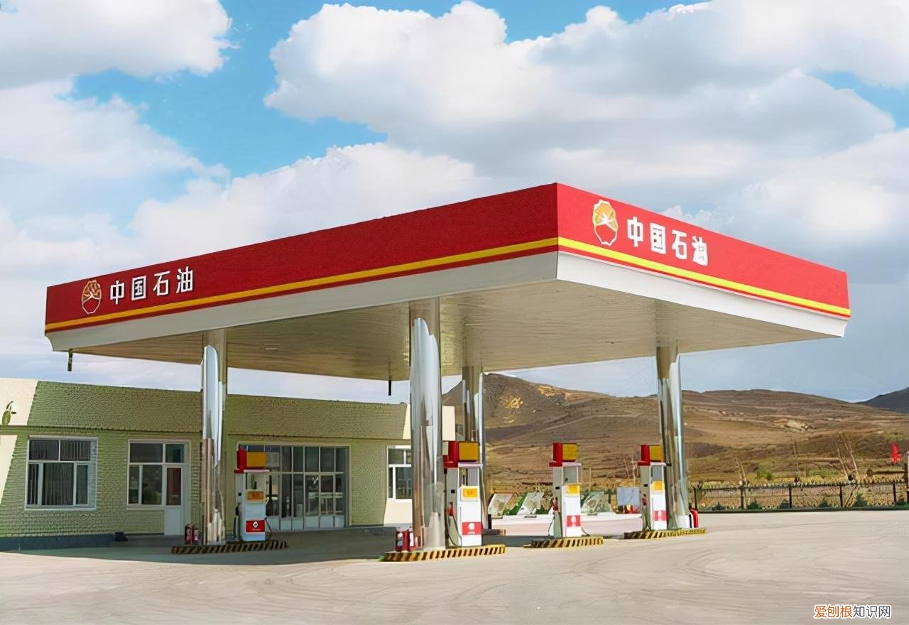 油价调整消息：今天8月18日，加油站调价后92、95、98汽油售价