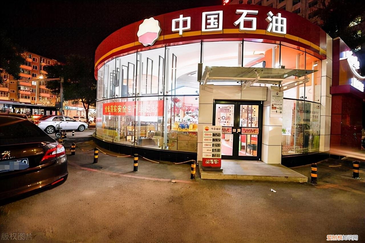 油价调整消息：今天8月18日，加油站调价后92、95、98汽油售价