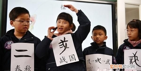 到处都是“2”的魔法!今天,蓬二小学为数字“2”举行了一场狂欢