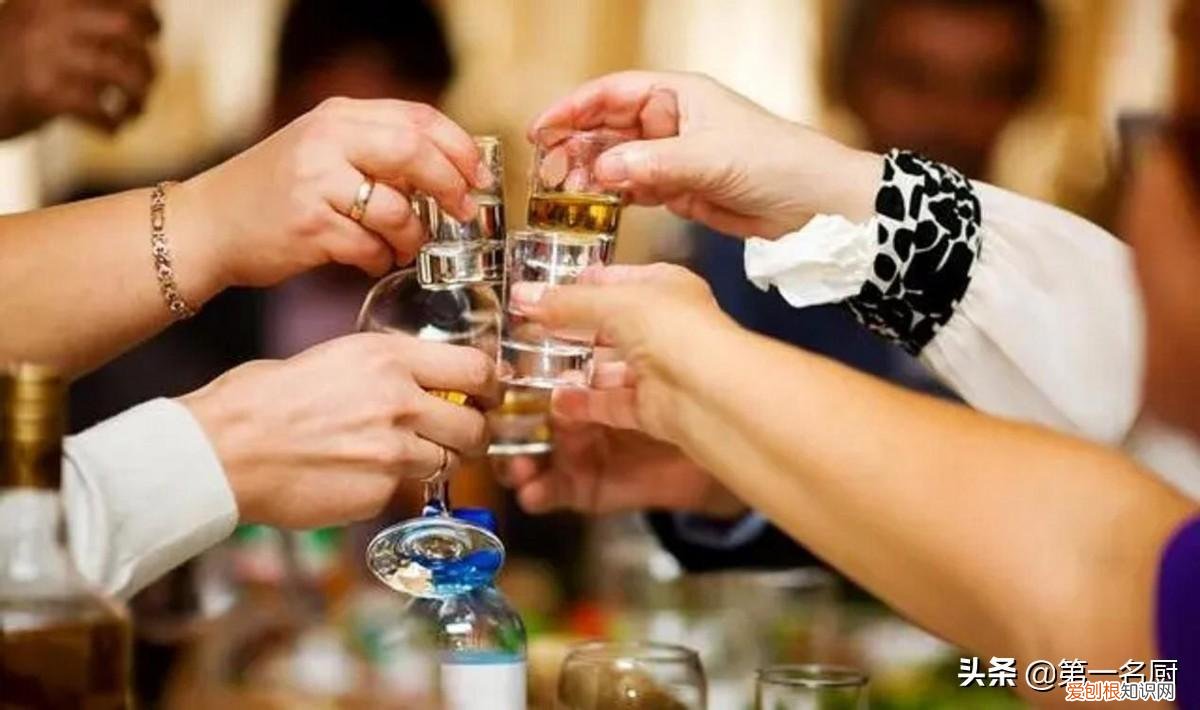 陪同领导请客户吃饭如何敬酒 请客户吃饭敬酒怎么说话