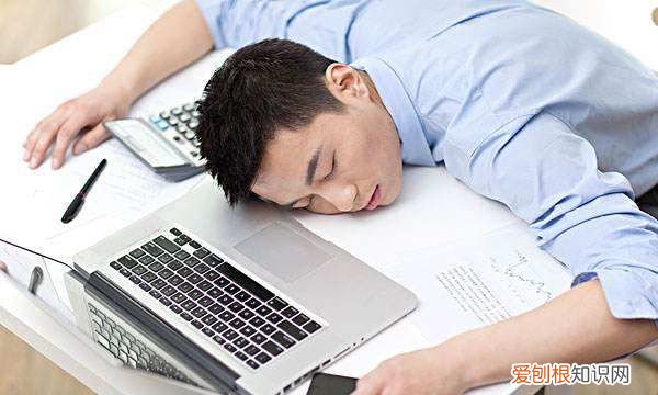 朋友难过时如何安慰，当朋友伤心难过时我们应该怎样安慰