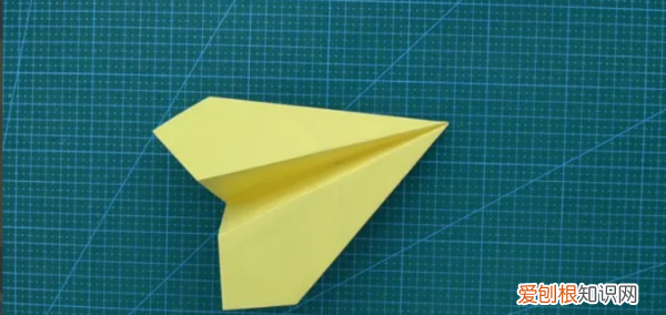 纸飞机的简单折叠方法,最简单的纸飞机折叠方法图解