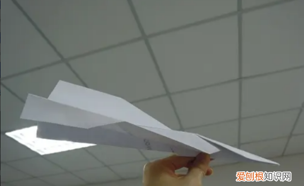 纸飞机的简单折叠方法，最简单的纸飞机折叠方法图解