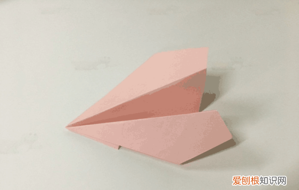 纸飞机的简单折叠方法,最简单的纸飞机折叠方法图解