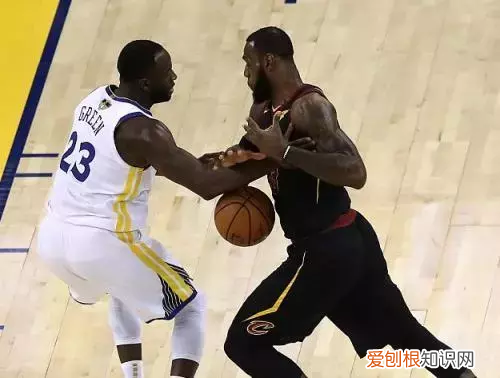 打篮球怎么样的动作才算犯规?打篮球有哪些规则 篮球规则犯规有哪些