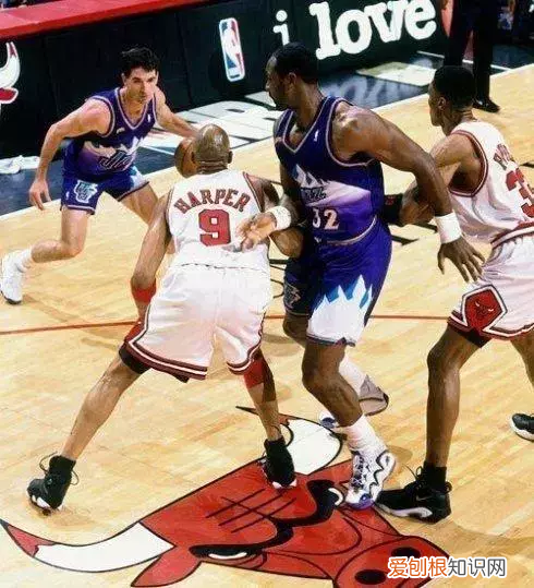 打篮球怎么样的动作才算犯规?打篮球有哪些规则 篮球规则犯规有哪些