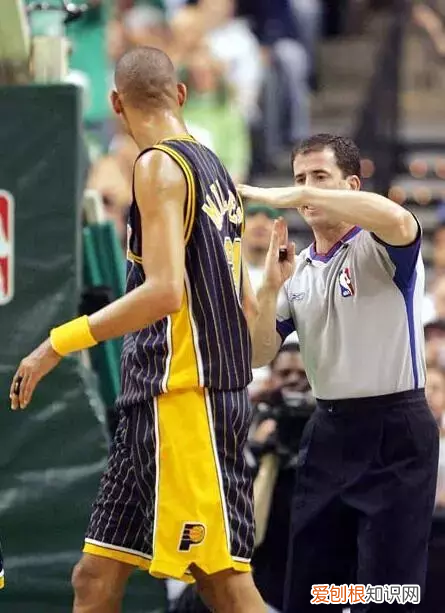 打篮球怎么样的动作才算犯规?打篮球有哪些规则 篮球规则犯规有哪些