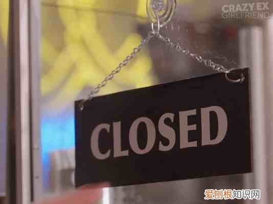 “lie low”是“躺低点”的意思吗 low是什么意思